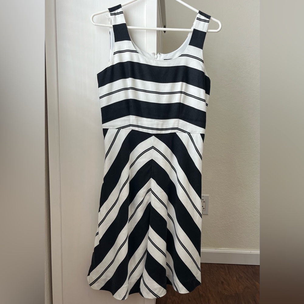 Ann Taylor black and white stripe form-fitting scoop neck dress, Size 0